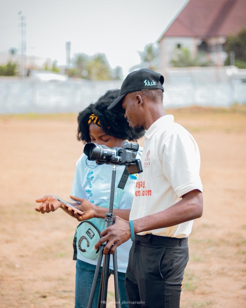 Équipe Kafia Legacy filmant sur le terrain